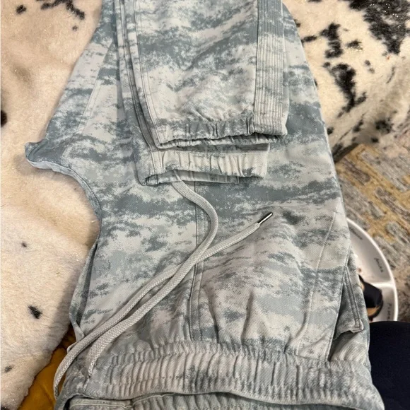 Athleta Farallon Green Camo Patterned Joggers Pants NWT Size XL - Picture 5 of 6